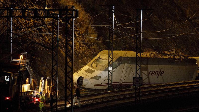 Illustration for article titled Video shows horrible high speed train crash in Spain